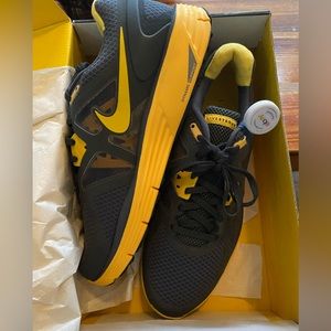 Nike Lunarglide+ 3 LAF Livestrong shoes brand new never worn